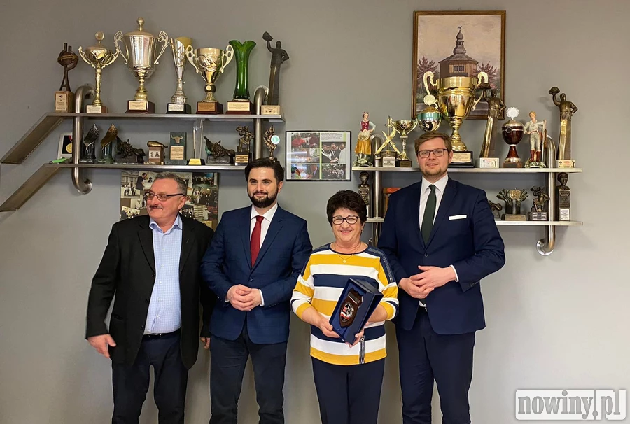 Maria i Ernestyn Janetowie podczas wizyty w zakładzie wiceministra rolnictwa Norberta Kaczmarczyka i wiceministra Michała Wosia.