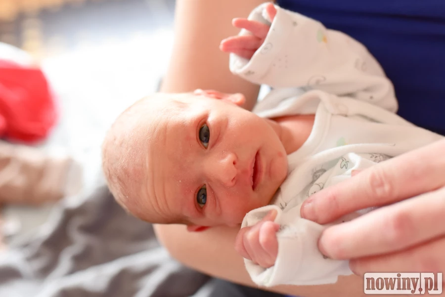 Cześć! Nazywam się Kacper Zimka. Urodziłem się 28.02 o godz. 6.12. Ważyłem 2070 g i mierzyłem 47 cm. Moimi rodzicami są Alicja i Piotr z Pawłowic. W domu czeka na mnie trzech starszych braci, Mateusz, Maciek i Marcel.