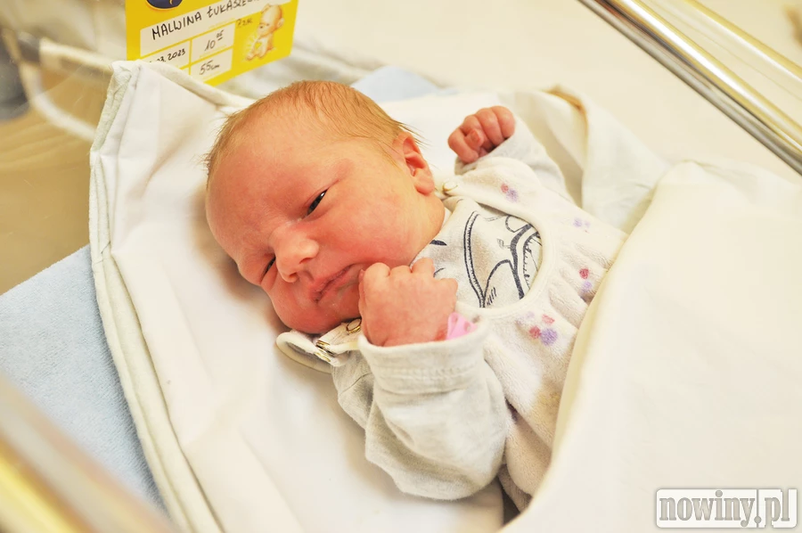 Malwina Łukaszewicz przyjechała na Gamowską z Rakowa koło Baborowa. Mama Aneta i tato Adam ucieszyli się, widząc córeczkę po raz pierwszy 12 marca o 10.05. Dziecko ważyło 3350 g i mierzyło 55 cm. W domu czeka rodzeństwo - Paulina i Karolina.