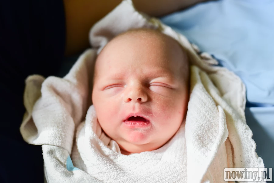 Cześć! Nazywam się Hania Polok. Urodziłam się 13.03 o godz. 10.40. Ważyłam 4030 g i mierzyłam 54 cm. Moimi rodzicami są Martyna i Łukasz z Wodzisławia Śląskiego. W domu czeka na mnie starszy brak Olek. Nie mogę się doczekać, aż go poznam!