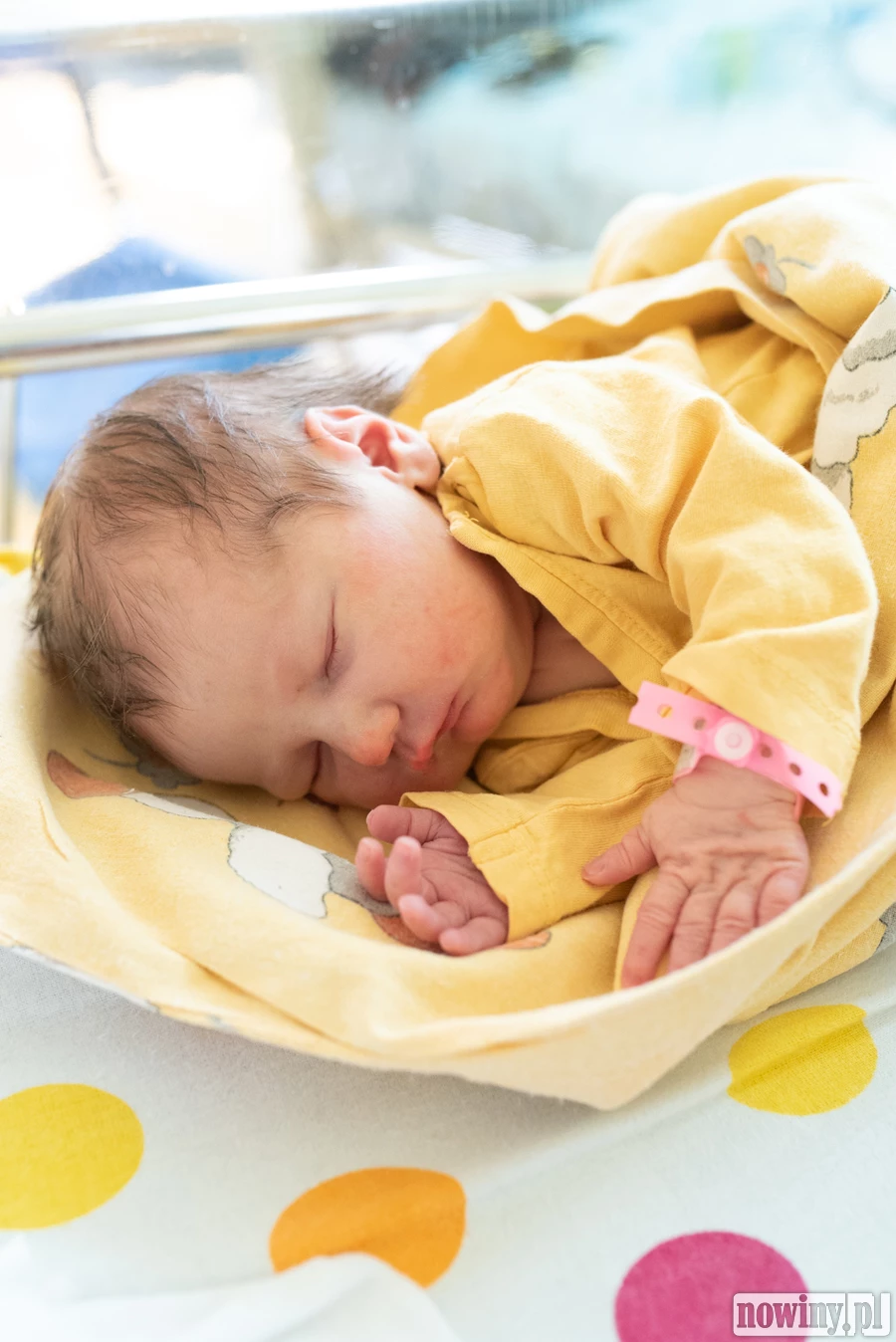 Cześć! Nazywam się Maja Kuźnik. Urodziłam się 28.03 o godz. 8.55. Ważyłam 3020 g i mierzyłam 51 cm. Moimi rodzicami są Marcin i Martyna z Syryni. W domu czeka na mnie starsza siostra Madzia.