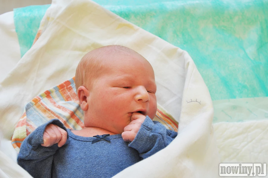 Kamil Goly zjawił się na świecie 5 kwietnia o 10.55. Przy wadze 4070 g mierzył 56 cm. Mama Magdalena i tato Łukasz są mieszkańcami Kuźni Raciborskiej, w domu czeka brat Milan.