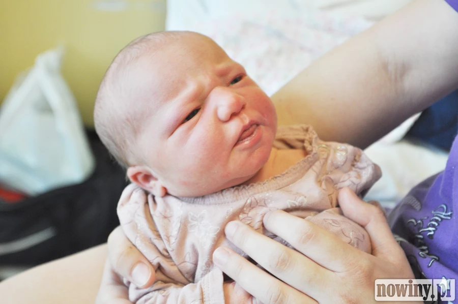 Dagmara Ochojska przyjechała do raciborskiego szpitala z Lubomi. Tu przyszła na świat 5 kwietnia o 8.50. Przy wadze 3800 g mierzyła 57 cm. Rodzicami dziecka są Aleksandra i Patryk. W domu czekają bracia Aleks i Remik.