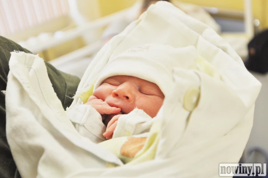 Apolonia Zając zjawiła się na świecie 14 kwietnia o 3.54. Ważyła 3150 g i mierzyła 52 cm. Nowa mieszkanka Chałupek jest córką Aleksandry i Bartosza oraz siostrą Rozalii.