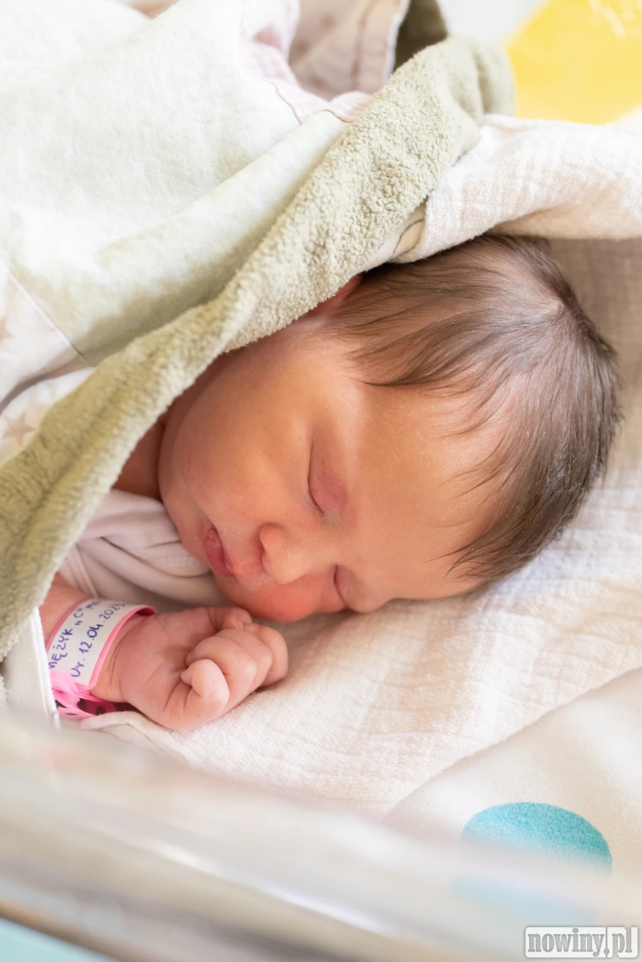 Cześć! Jestem Laura Mężyk. Urodziłam się 12.04 o godz. 11.46. Ważyłam 3660 g i mierzyłam 54 cm. Moimi rodzicami są Magda i Karol z Wodzisławia Śląskiego. W domu czeka na mnie starsza siostrzyczka Marcelinka.