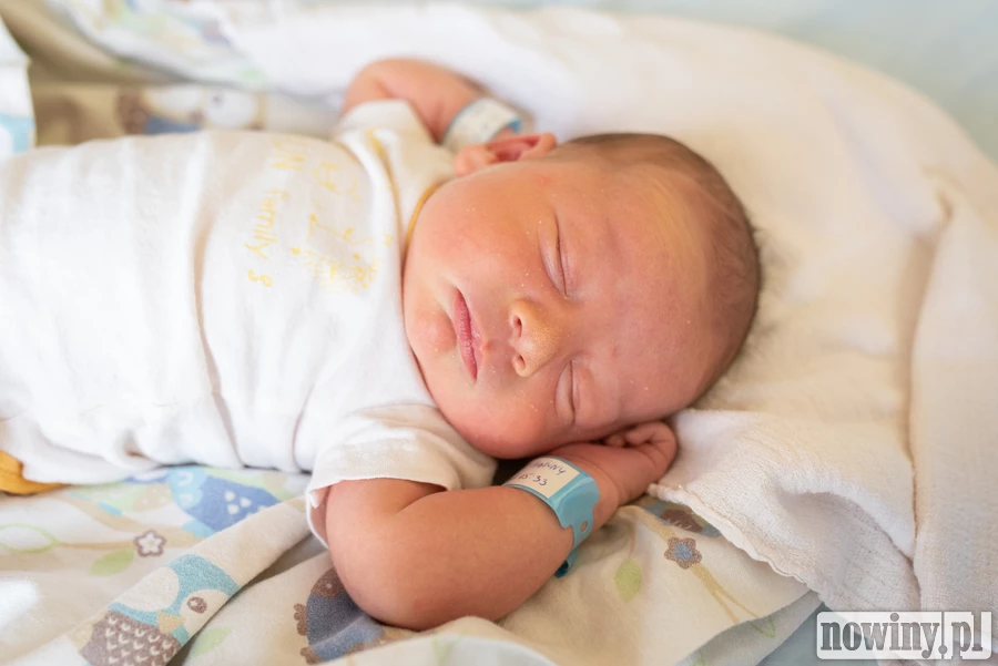 Witajcie! Nazywam się Adam Kreminsky. Urodziłem się 12.04 o godz. 15.33. Ważyłem 4220 g i mierzyłem 58 cm. Moimi rodzicami są Hanna i Oleksandr z Wodzisławia Śląskiego. W domu czeka na mnie starszy braciszek Andrzej. Nie mogę się doczekać, aż go poznam.