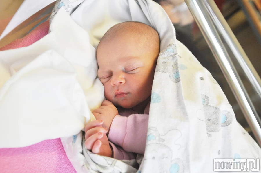 Alicja Ostałowska z Kobyli urodziła się 9 kwietnia o 17.55. Ważąc 3290 g mierzyła 54 cm. Mama Agnieszka i tato Michał cieszą się swą pierwszą pociechą.