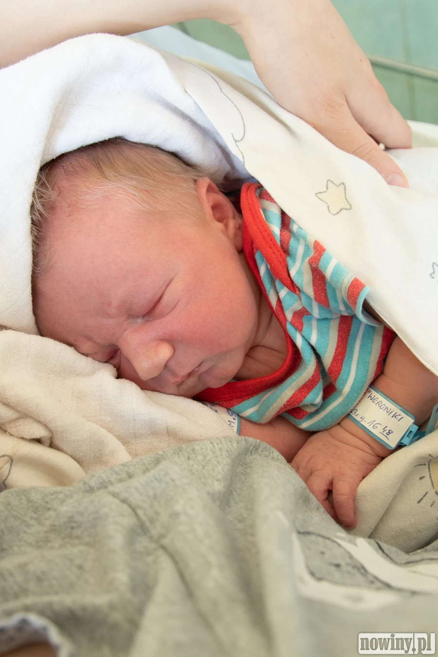 Witam wszystkich czytelników Nowin! Nazywam się Michał Chłapek. Urodziłem się 20.04 o godz. 16.48. Ważyłem 3640 g i mierzyłem 54 cm. Moimi rodzicami są Weronika i Szymon z Uchylska. W domu czeka na mnie starsza siostra Julka.