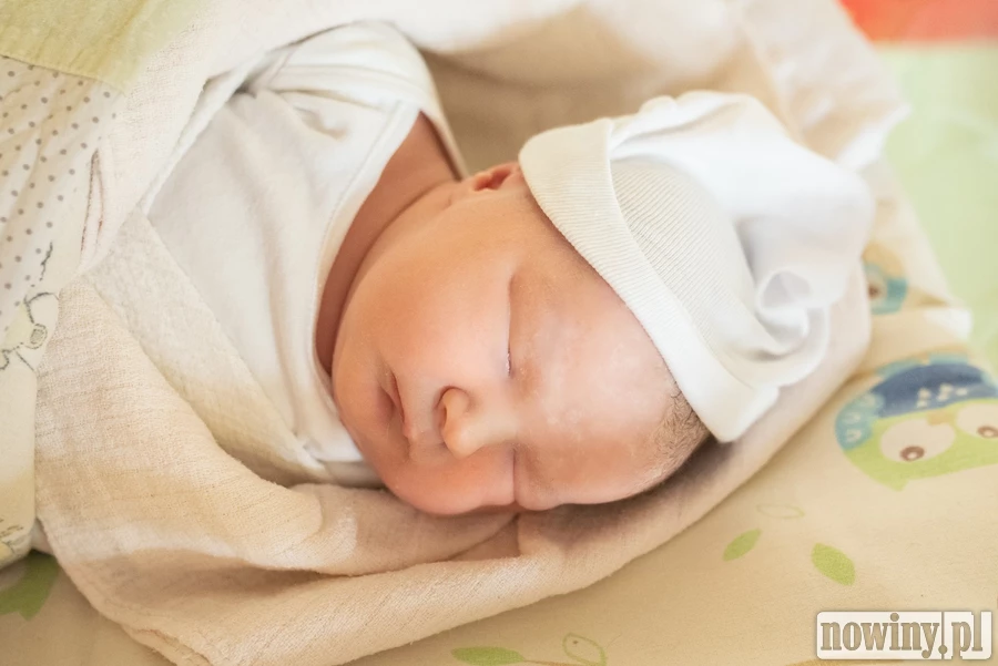 Witam wszystkich! Nazywam się Marysia Brewińska. Urodziłam się 17.04 o godz. 8.59. Ważyłam 3980 g i mierzyłam 57 cm. Moimi rodzicami są Magdalena i Daniel z Wodzisławia Śląskiego.