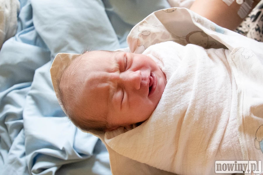 Cześć! Nazywam się Bianca Groszewska. Urodziłam się 23.04 o godz. 20.57. Ważyłam 2750 g i mierzyłam 51 cm. Moimi rodzicami są Żaneta i Przemek z Kończyc Małych. W domu czeka na mnie siostra Jagoda.