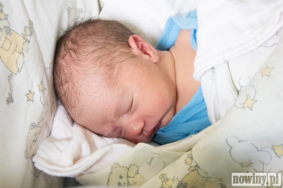 Piotruś Czogała urodził się 24.04 o godz. 14.55. Ważył 3160 g i mierzył 54 cm. Jego rodzicami są Wioleta i Paweł z Rydułtów.