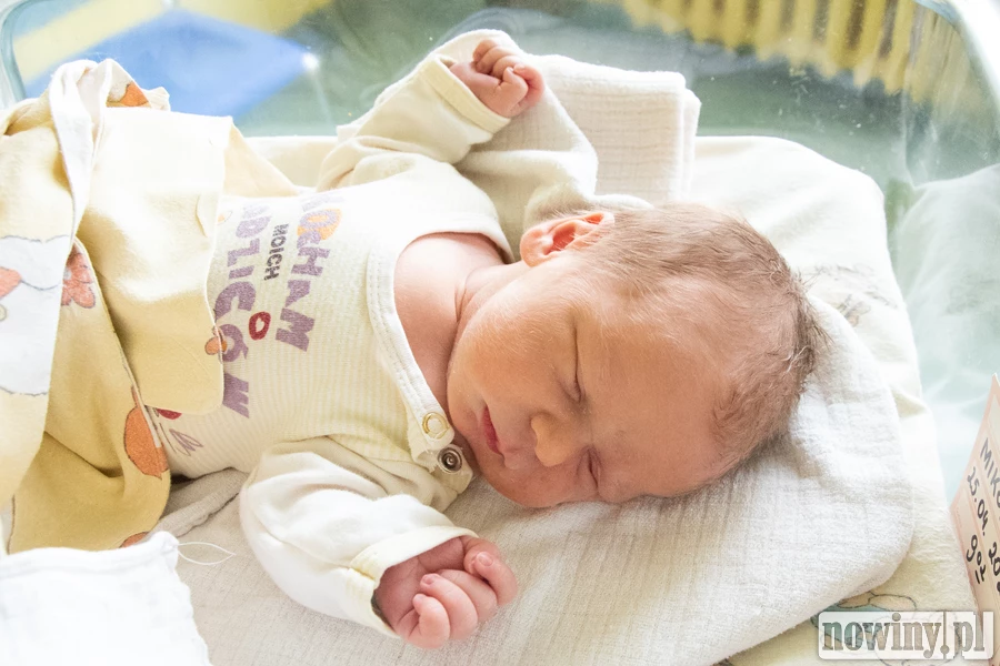 Mały Mikołaj Bołas urodził się 25.04 o godz. 9.02. Ważył 3540 g i mierzył 55 cm. Jego rodzicami są Marlena i Rafał z Żor. W domu na Mikołaja czeka starsza siostra Sara.