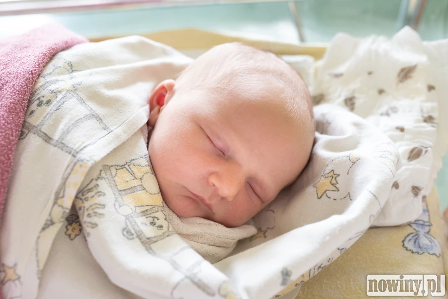 Cześć! Nazywam się Frania Grzenia. Urodziłam się 5.05. o godz. 18.05. Ważyłam 3760 g i mierzyłam 55 cm. Moimi rodzicami są Aleksandra i Aleksander z Marklowic.