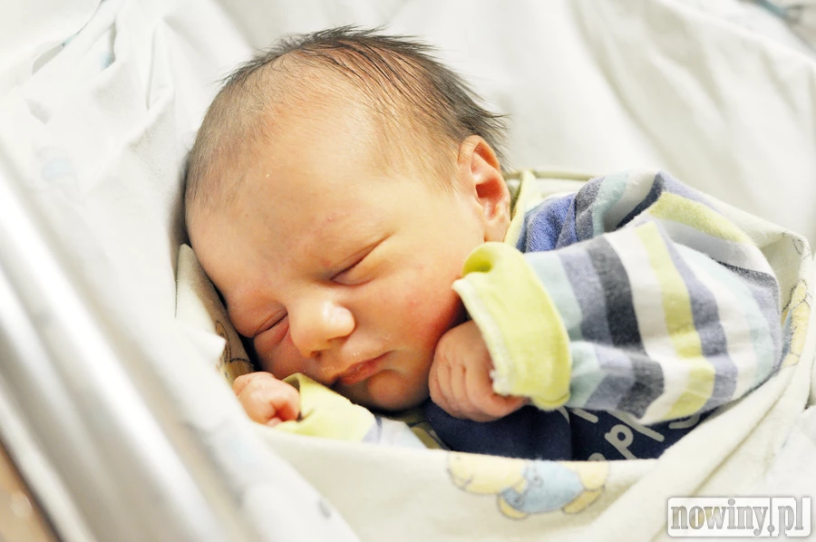 Kamil Piechaczek urodził się 12 maja o 16.55. Ważył wtedy 2700 g i mierzył 53 cm. Mama Natalia i tato Krzysztof są raciborzanami.