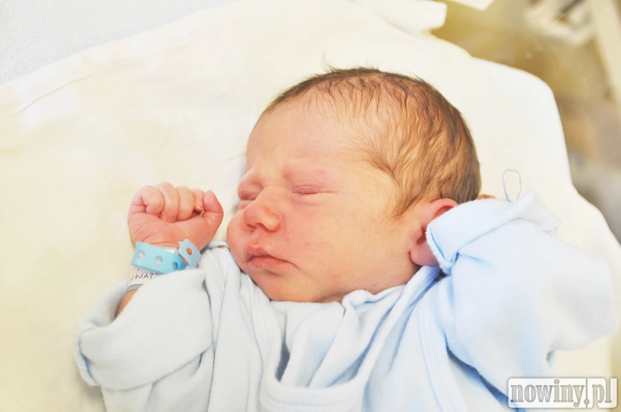 Marcel Drzymała jest nowym mieszkańcem Krzanowic. Urodził się 21 maja o 4.20. Przy wadze 3210 g mierzył 54 cm. Karolina i Dominik są jego rodzicami. W domu czeka siostra Mia.
