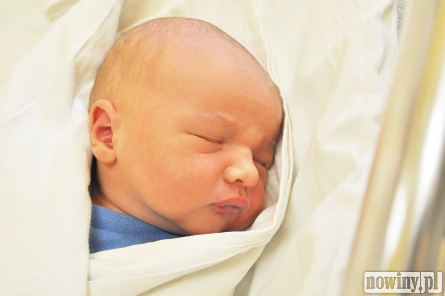 Radek Jezusek przyjechał na Gamowską z Gaszowic. Chłopczyk urodził się 31 maja o 20.20. Przy wadze 3970 g mierzył 56 cm. Mama Celina i tato Adrian cieszą się z narodzin trzeciego syna. W domu czekają Dominik i Wojtuś.