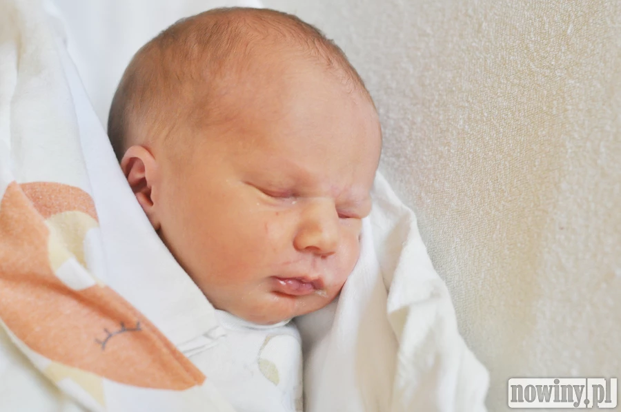Leon Deeg to nowy raciborzanin. Przyszedł na świat 29 maja o 20.40. Ważąc 3160 g mierzył 53 cm. Mama Wiktoria i tato Patryk cieszą się z narodzin drugiego syna. W domu czeka brat Igor.