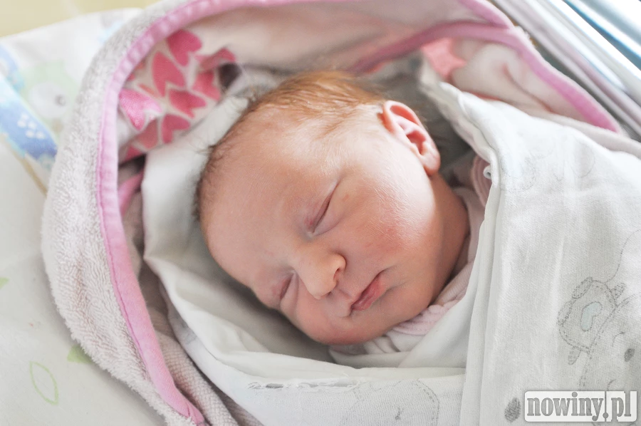 Lara Żydek jest córeczką Anety i Tomasza z Rybnika. Przyszła na świat 6 czerwca o 10.45. Ważyła wtedy 3120 g i mierzyła 54 cm. W domu czeka na nią siostra Eliza.