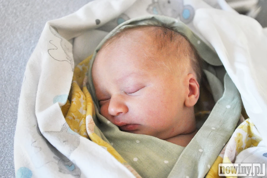 Mikołaj Ciućka zjawił się na świecie 7 czerwca o 9.54. Ważył wtedy 3130 g i mierzył 55 cm. Mama Justyna i tato Sebastian są mieszkańcami Szonowic.