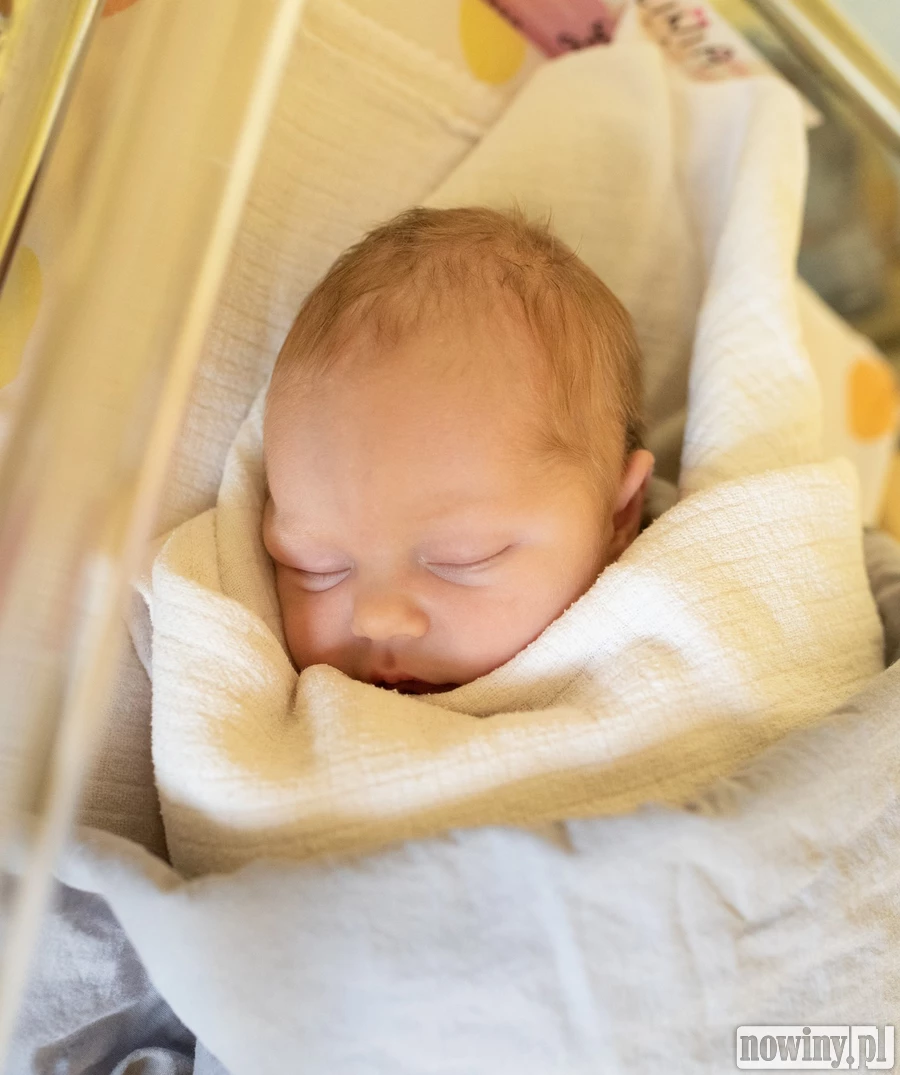 Na zdjęciu słodko śpi Oliwia Biernat, córeczka Sylwii i Szymona z miejscowości Chybie. Oliwka urodziła się 4.06 o 20.17. Ważyła 4120 g i mierzyła 58 cm.