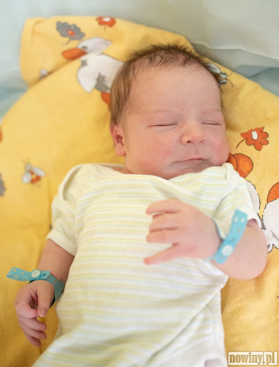 Witaj świecie. Nazywam się Brian Jakubik. Urodziłem się 5.06 o 12.27. Ważyłem 4120 g i mierzyłem 55 cm. Moimi rodzicami są Sandra i Mateusz z Wodzisławia Śląskiego. Nie mogę się doczekać poznania moich braci i sióstr, Jakuba, Julii, Fabiana oraz Zuzi.