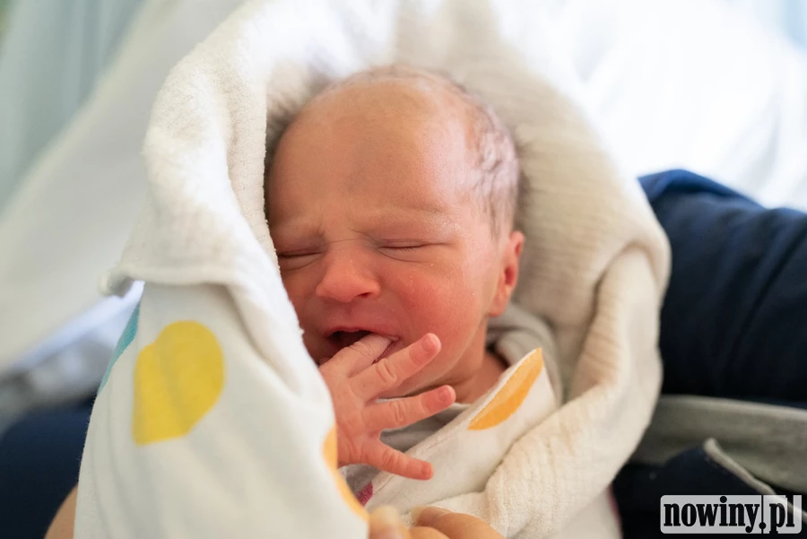 Maleńka Wiktoria Nowak urodziła się 3.06 o 11.00. Ważyła 2320 g i mierzyła 52 cm. Jej rodzicami są Dagmara i Dawid z Cieszyna.