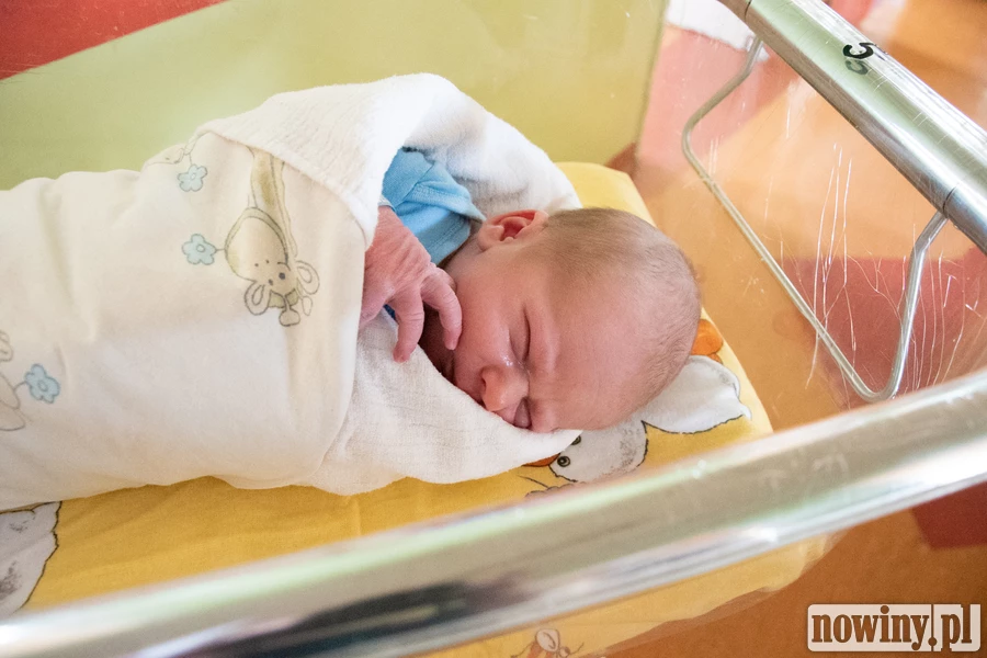 Mały Franio Skowronek urodził się 16.06 o 7.10. Ważył 3250 g i mierzył 53 cm. Jego rodzicami są Sandra i Adam z Radlina.