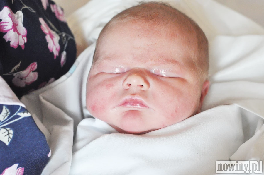 Tosia Szymiczek zjawiła się na świecie 13 czerwca o 12.40. Przy wadze 3930 g mierzyła 59 cm. Mama Katarzyna i tato Marcin mieszkają w Łęgu.