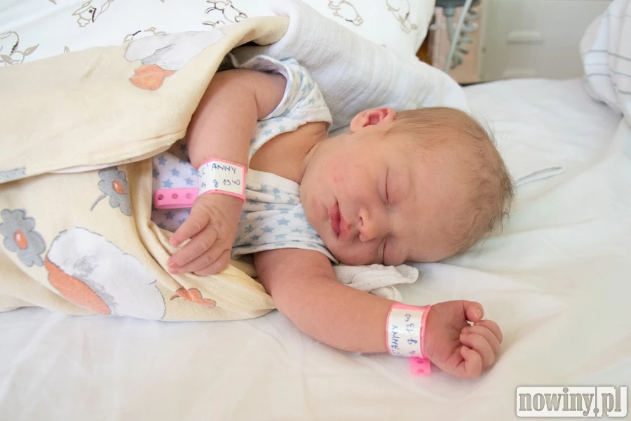 Mała Kaja Langer pojawiła się na świecie 14.06 o 13.40. Ważyła 3160 g i mierzyła 53 cm. Jej rodzicami są Ania i Bartek z Czyżowic. W domu na Kaję czeka starszy braciszek Tymek.