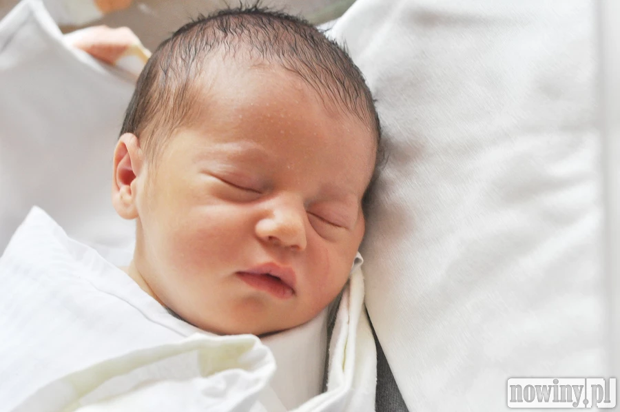 Marcel Wesoły jest nowym mieszkańcem Pietrowic Wielkich. Urodził się 12 czerwca o 10.15. Ważył wtedy 3640 g i mierzył 53 cm. Mama Gosia i tato Marek cieszą się z narodzin trzeciego syna. W domu czekają Michał i Adaś.