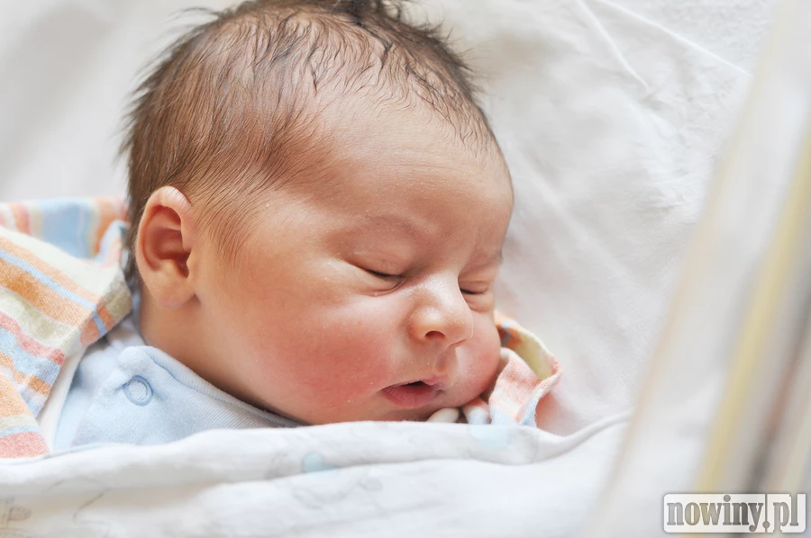 Oliwier Hewak jest nowym raciborzaninem. Urodził się 27 czerwca o 19.48. Na początek ważył 3500 g i mierzył 56 cm. Mama Jagoda i tato Patryk cieszą się z narodzin pierwszego dziecka.