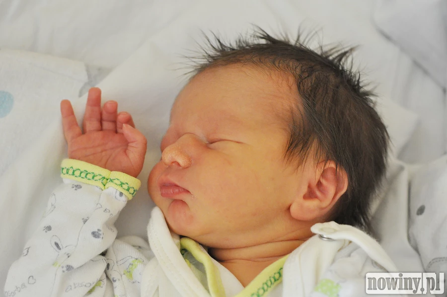 Kacper Franiczek zjawił się na świecie 26 czerwca o 9.48. Ważył wtedy 3760 g i mierzył 55 cm. Mama Michaela i tato Mateusz są mieszkańcami Kornowaca. W domu czeka siostra Julia.