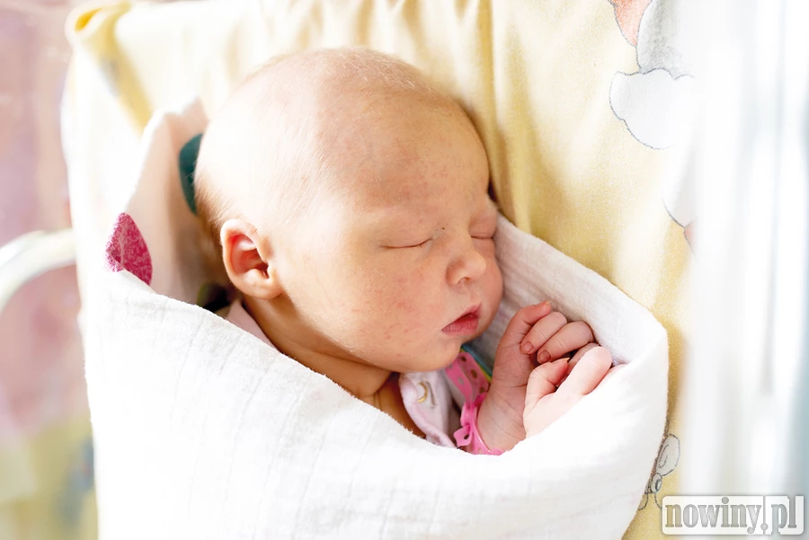 Witaj świecie! Jestem Pola Żurawiecka. Urodziłam się 25.06 o godz. 22.12. Ważyłam 3420g i mierzyłam 54cm. Moimi rodzicami są Sandra i Dawid z Wodzisławia Śląskiego. W domu czeka na mnie starsza siostra Amelia.