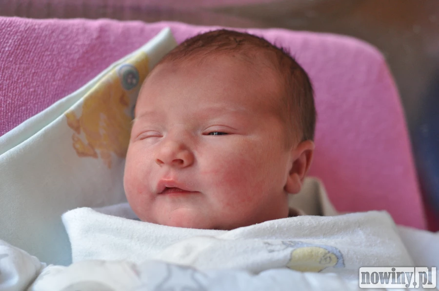 Kinga Czerwińska jest nową mieszkanką Tworkowa. Córka Angeliki i Grzegorza przyszła na świat 8 lipca o 22.30. Przy wadze 3270 g mierzyła 52 cm.