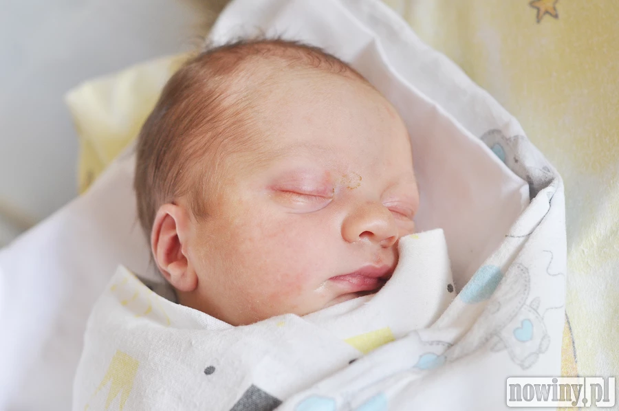 Dawidek Puls urodził się 4 lipca o 15.16. Ważył na początek 3740 g i mierzył 57 cm. Mama Dorota i tato Rafael są raciborzanami, to ich pierwsza pociecha.