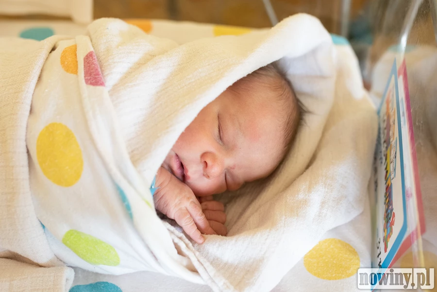 Cześć! Nazywam się Maksymilian Pielorz. Urodziłem się 9.07 o godz. 9.35. Ważyłem 3770 g i mierzyłem 56 cm. Moimi rodzicami zostali Dorota i Łukasz Wodzisławia Śląskiego. Jestem ich pierwszym synem.