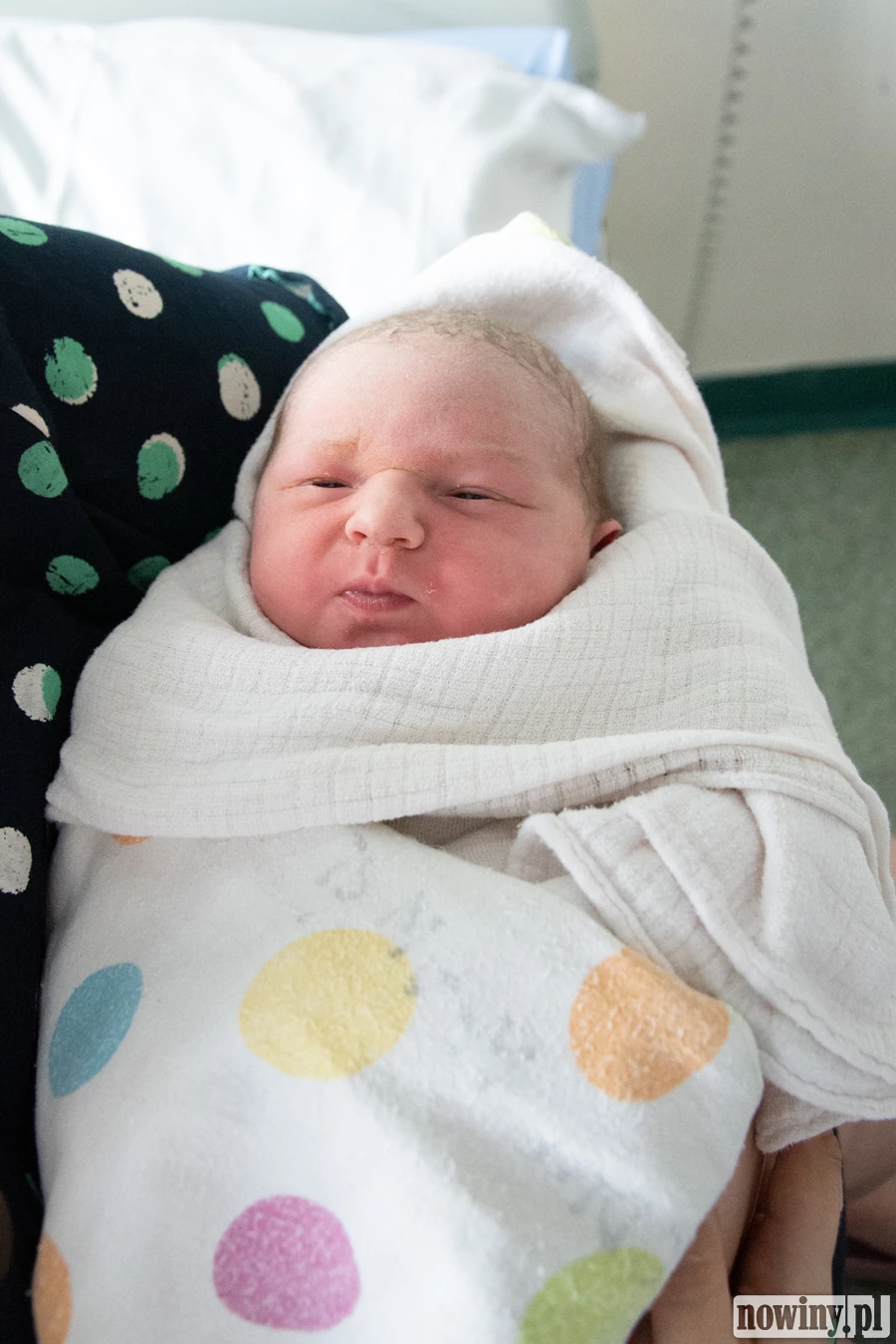 Na zdjęciu mała Bianka Bobrzyk. Dziewczynka urodziła się 22.07 o godz. 5.35. Ważyła 3650 g i mierzyła 57 cm. Jej rodzicami są Dominika i Marcin z Radlina. W domu na Biankę czeka starszy brat Bartek.
