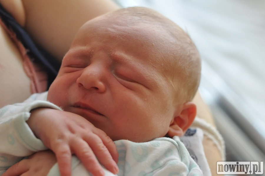 Oskar Opolony przyszedł na świat 16 lipca o 0.02. Przy wadze 3240 g mierzył 55 cm. Mama Anna i tato Andrzej są mieszkańcami Lubomi. W domu czeka siostra Maja.