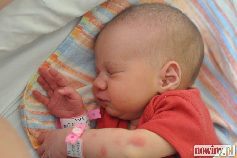 Liliana Mrozek jest córeczką Magdy i Aureliusza z Raciborza. Przyszła na świat 16 lipca o 0.50. Ważąc 2950 g, mierzyła 54 cm. W domu czeka rodzeństwo Jessica i Alex.