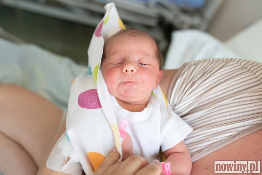 Witaj świecie! Nazywam się Kinga Czubkowska. Urodziłam się 16.07 o godz. 17.15. Ważyłam 3040g i mierzyłam 55cm. Moimi rodzicami są Sylwia i Sebastian z Radlina. W domu czeka na mnie braciszek Kamil i siostra Klaudia.
