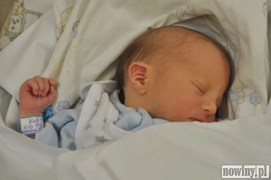 Julian Zacharko przyszedł na świat 20 lipca o 11.10. Ważył wtedy 3090 g i mierzył 57 cm. Mama Magdalena i tato Mateusz są raciborzanami. W domu czeka brat Florian.