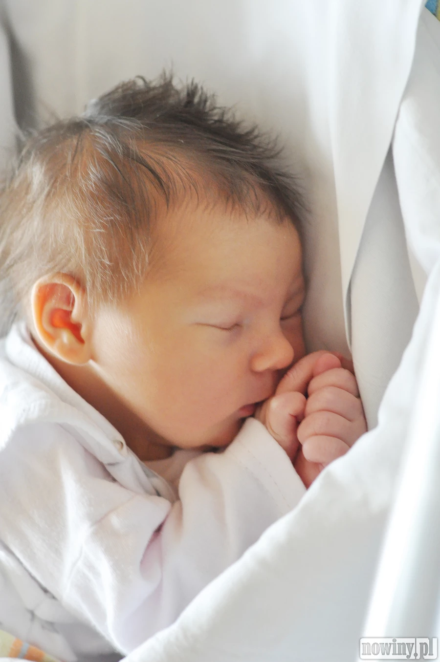 Lena Bochenek jest córeczką Katarzyny i Pawła. Zjawiła się na świecie 2 sierpnia o 14.35. Ważyła wtedy 3540 g i mierzyła 54 cm. W domu, w Krzyżanowicach czeka siostra Paulina.