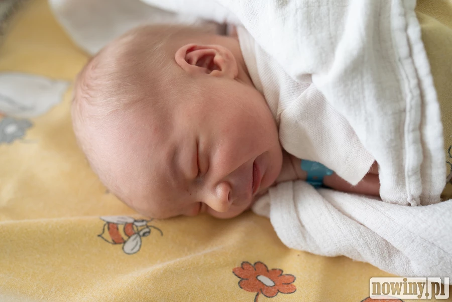 Ksawery Foltyn urodził się 1.08 o godz. 12.30. Ważył 3200 g i mierzył 54 cm. Jego rodzicami zostali Agnieszka i Grzegorz z Zebrzydowic. W domu na Ksawerego czeka starsze rodzeństwo: Emilka, Patryk i Zuzia.