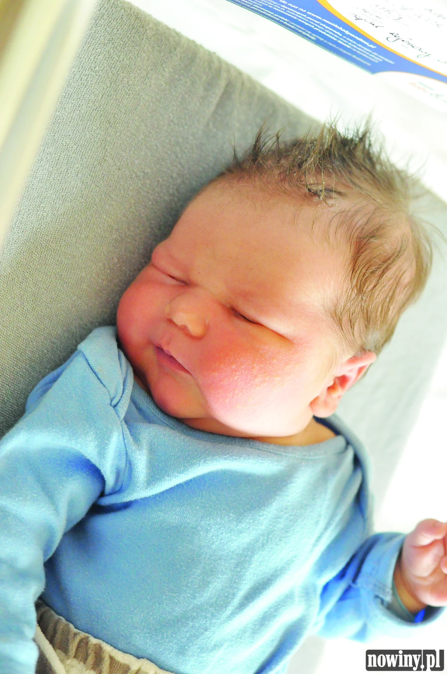Kamil Kitel jest synkiem Anity i Pawła z Cyprzanowa. Urodził się 3 sierpnia o 10.30. Przy wadze 3770 g osiągnął długość 57 cm. W domu czeka brat Kacper.