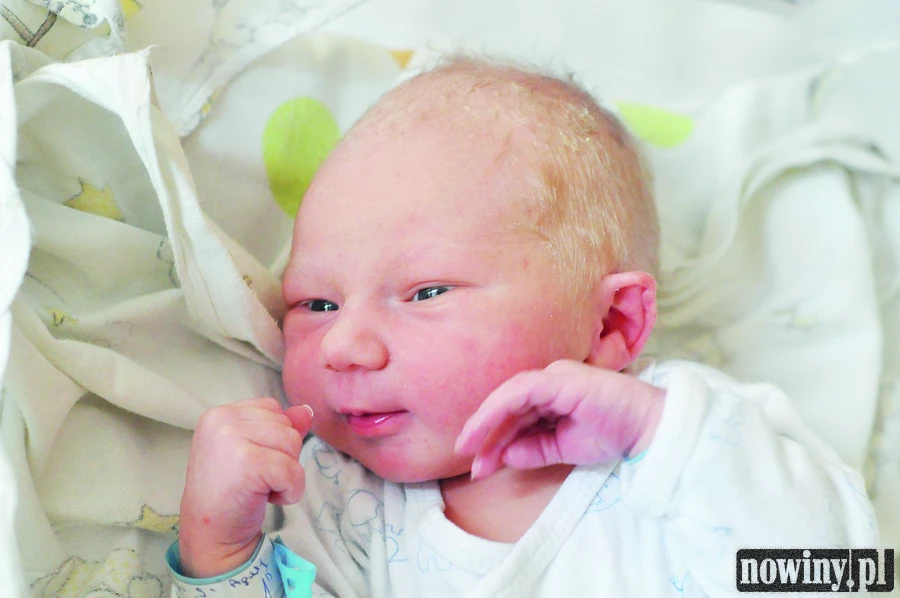 Henryk Fojcik to nowy mieszkaniec Makowa. Zjawił się na świecie 4 sierpnia o 1.15. Ważył wtedy 3350 g i mierzył 52 cm. Mama Agata i tato Patryk cieszą się z narodzin pierwszej pociechy.