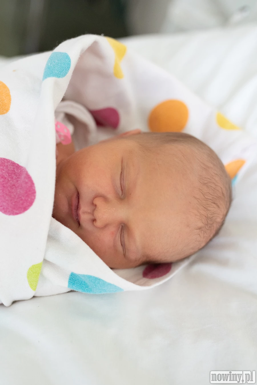 Lenka Skoczylas urodziła się 31.07 o godz. 9.55. Ważyła 3560 g i mierzyła 57 cm. Jej rodzicami zostali Alina i Kacper z Gorzyc. W domu na Lenkę czekają dwaj starsi bracia, Szymon i Krzyś.
