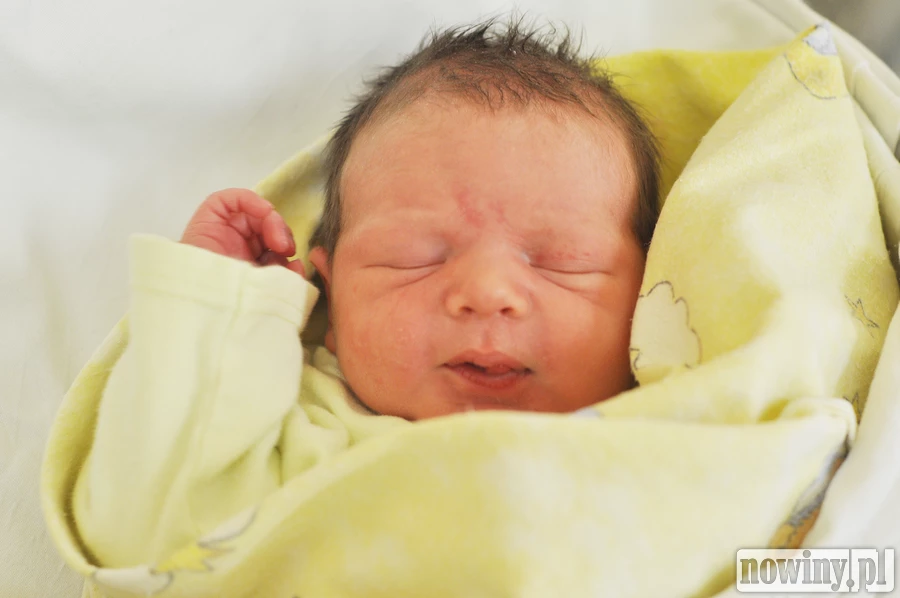 Fabian Hulboj jest nowym mieszkańcem Nędzy. Wybrał na datę narodzin 10 sierpnia. O 1.10 ważył 3550 g i mierzył 57 cm. Mama Patrycja i tato Piotr cieszą się wraz z bratem Bartoszem.