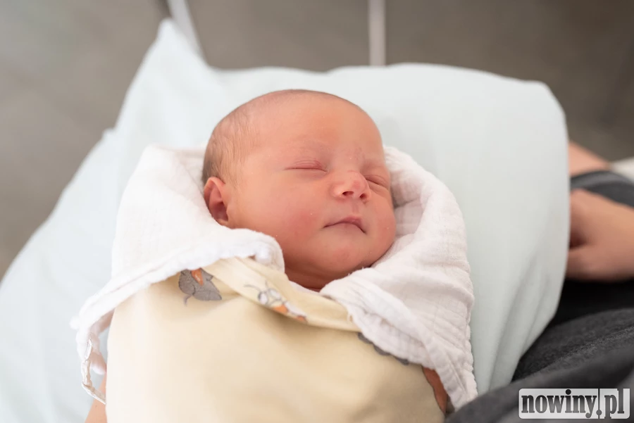 Marta Klimusz pojawiła się na świecie 5.08 o godz. 21.27 Ważyła 3500 g i mierzyła 56 cm. Jej rodzicami zostali Emilia i Dawid z Wodzisławia Śląskiego. Marta ma starszego braciszka Pawła.