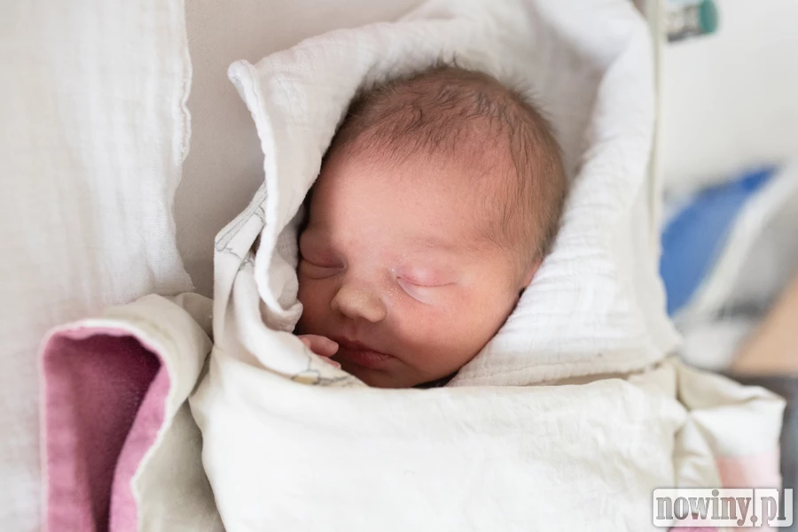 Mała Hania Zawada urodziła się 9.08 o godz. 12.05. Ważyła 3110 g i mierzyła 52 cm. Jej rodzicami zostali Ola i Tomek z Cieszyna. W domu na Hanię czeka starsza siostrzyczka Antosia.