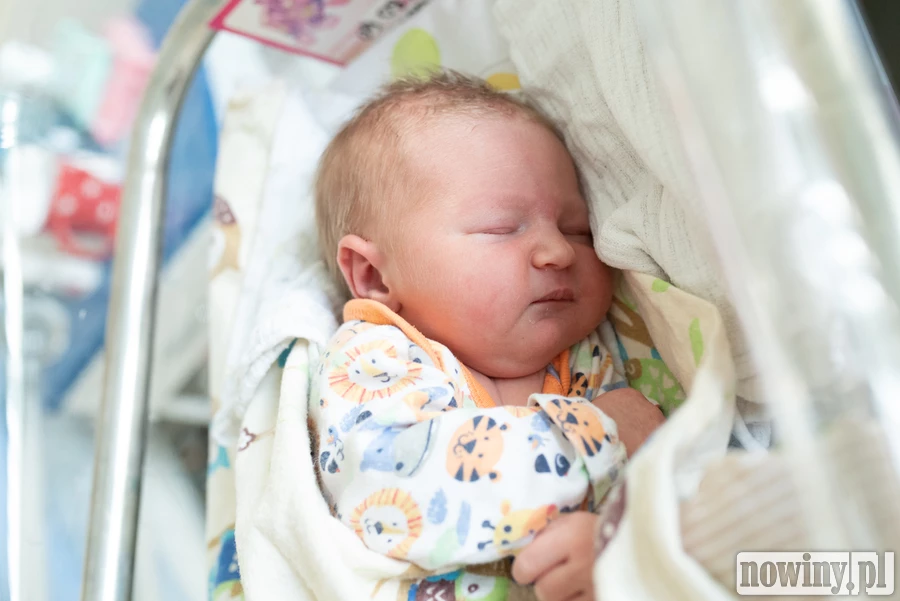 Na zdjęciu smacznie śpi Tosia Cieślar. Tosia urodziła się 9.08 o godz. 13.58 jako córeczka Moniki i Piotra z Górek Wielkich. Dziewczynka ważyła 3290 g i mierzyła 58 cm. W domu czeka na nią starszy braciszek Franio.